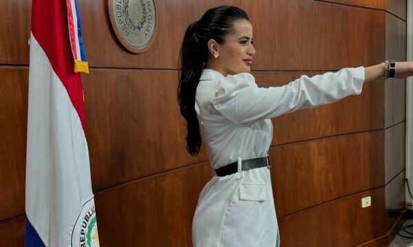 [GALERÍA] ¡Mañami! Modelo juró como flamante abogada