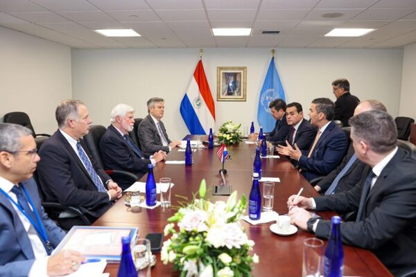 Santiago Peña se reúne con altos funcionarios de EE.UU. y ratifican cooperación bilateral - El Trueno