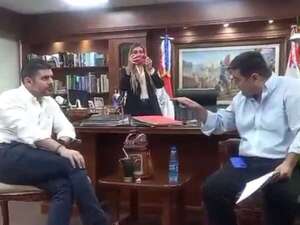 Vídeo: Buzarquis le trató de “corrupto” y “ladrón” a “Nenecho” en su cara - Política - ABC Color