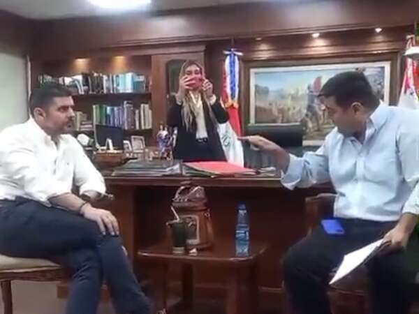 Vídeo: Buzarquis le trató de “corrupto” y “ladrón” a “Nenecho” en su cara - Política - ABC Color