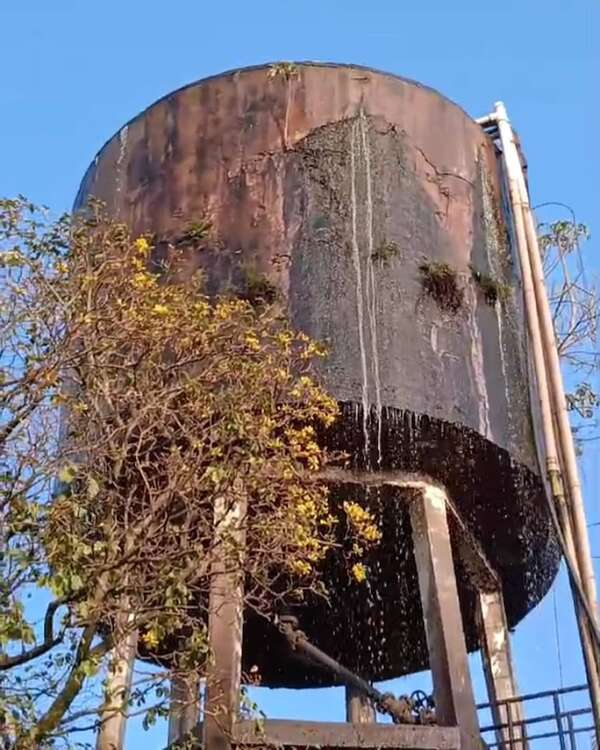 Ypané: tanque de agua con grietas y a punto de desplomarse - Nacionales - ABC Color
