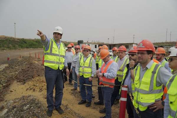 Técnicos de Itaipú visitaron paralizadas obras del Aña Cuá - Economía - ABC Color
