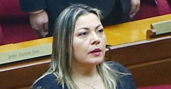 Diario HOY | Incendio de vehículo estatal, Zenaida dice: “Si algo hay que pagar, voy a pagar”