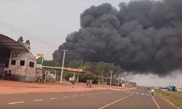 Caaguazú: Reportan incendio de gran magnitud en fábrica de piscinas – Prensa 5