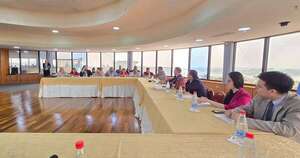 La Nación / Senador debatió con centrales sindicales sobre la ley del Servicio Civil