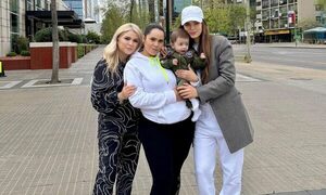 Nadia Ferreira lleva a su mamá y su hermana a la gira de Marc Anthony