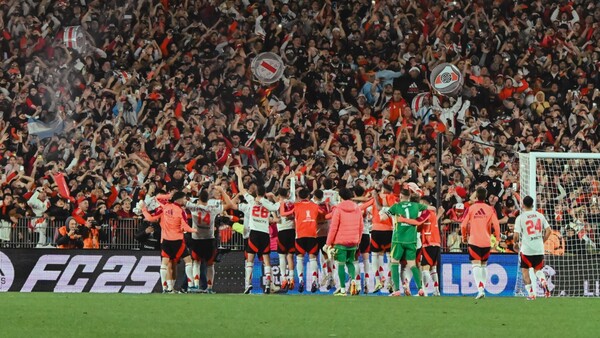 River derrota a Colo Colo y se clasifica a semifinales