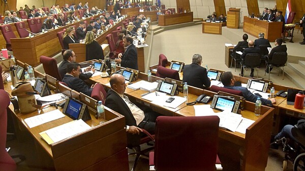 Sancionan proyecto que establece horario de verano para todo el año