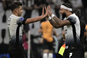 Versus / Corinthians avanza a las semifinales con gol de Ángel y asistencia de Depay