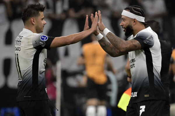 Versus / Corinthians avanza a las semifinales con gol de Ángel y asistencia de Depay