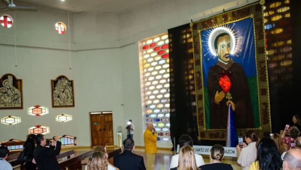 Tapiz sensorial con la figura del primer santo paraguayo será exhibido en Asunción