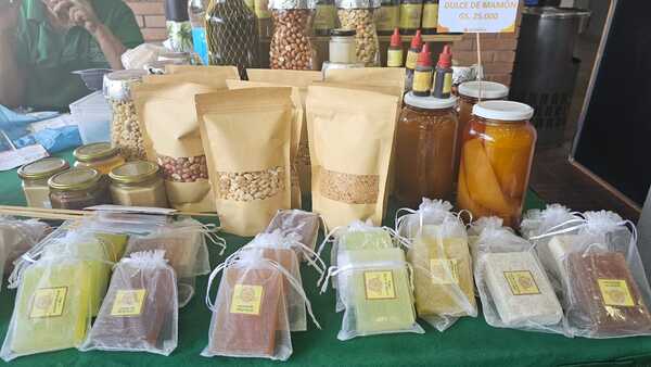 Familias de Bajo Chaco, Central y Caaguazú ofertan productos del campo en el Multiplaza - .::Agencia IP::.