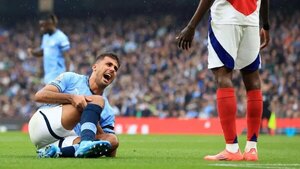 Versus / El City confirma la grave lesión de Rodri, en plena polémica por la carga de partidos