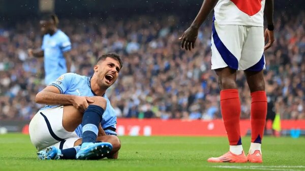 Versus / El City confirma la grave lesión de Rodri, en plena polémica por la carga de partidos