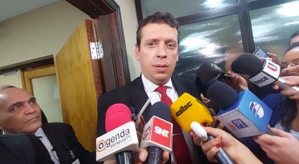 Honor Colorado analiza pérdida de investidura de Salyn Buzarquis