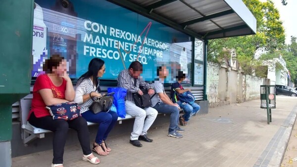 Pasajera enferma denunció que chofer le exigió certificado médico para dejarla bajar por el frente