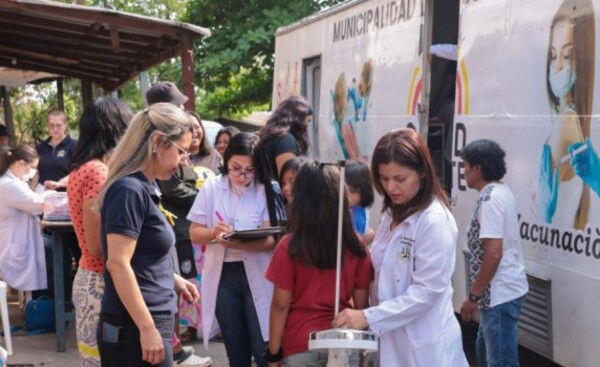 Asistencia a comunidad Maka en el centro de CDE