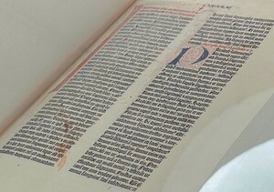 Biblioteca Nacional recibe réplica de la Biblia de Gutenberg: el primer libro impreso en la historia • PARAGUAY TV