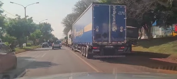 Concejales exigen a la Caminera solución a caos vial en Ciudad del Este - ADN Digital