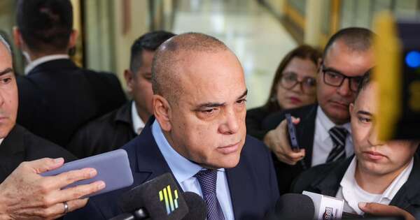 La Nación / “No tiene por qué ir a manifestarse de esa forma”, dice Bachi Núñez sobre Buzarquis