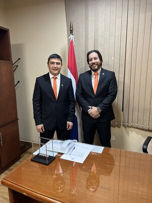 Senador José Oviedo se une a la bancada de Yo Creo tras renunciar a Cruzada Nacional - El Trueno