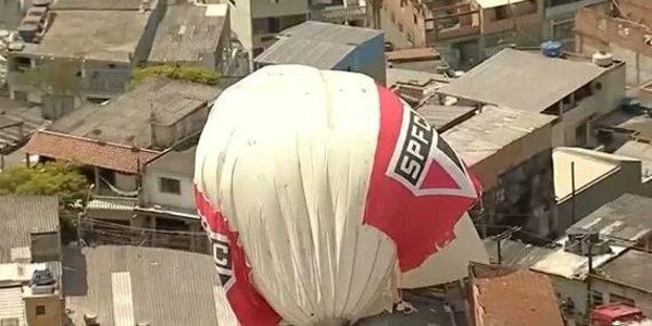 (VIDEO) Previa Libertadores: San Paulo lanzó globo y se estrelló contra unas viviendas
