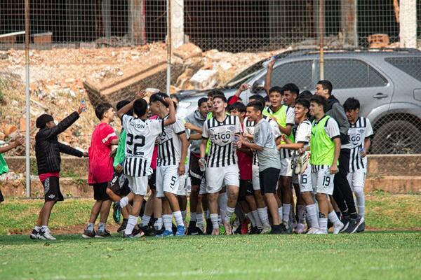Libertad, campeón adelantado de la Sub 13 - Fútbol - ABC Color