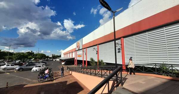 Diario HOY | Video I Mujer pillada al llevar celular ajeno, amenazó a la víctima si denunciaba