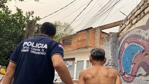Allanamientos por tráfico de armas deja 2 aprehendidos y más de 100 armas incautadas