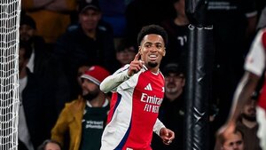 Ethan Nwaneri deslumbra al Arsenal