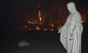 ¡Increíble! En el incendio que arrasó con la casa de Jorge Moliniers, la estatua de la Virgen María quedó intacta