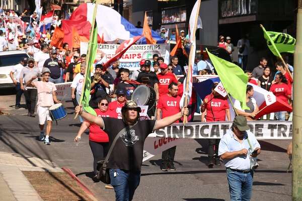 Estabilidad laboral: centrales sindicales se retiran de mesas de negociación con el Gobierno - Nacionales - ABC Color