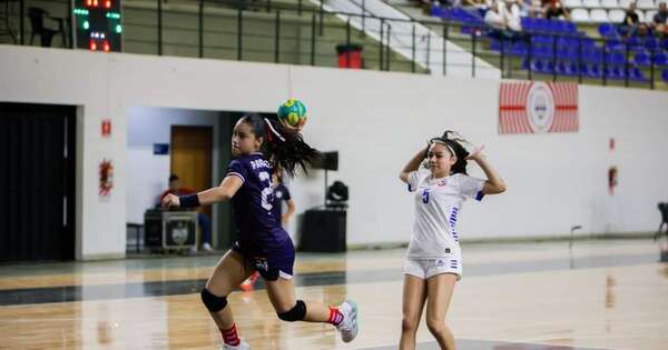 La Nación / Paraguaya es goleadora del sudamericano de handball y la selección se consagró tricampeona