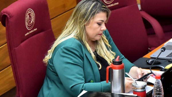 Zenaida huye para no dar la cara y Noelia seguirá usando la Silverado