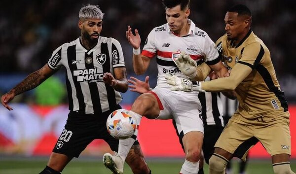 Versus / Botafogo elimina el Sao Paulo en penales y pasa a las semifinales de la Libertadores
