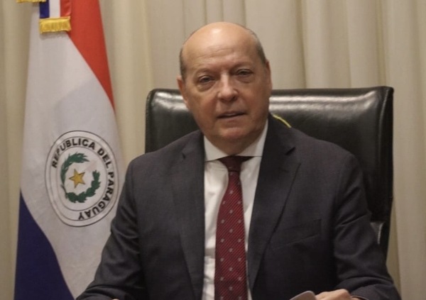 “Excepción de inconstitucionalidad solo puede ser opuesta contra ley o instrumento normativo”