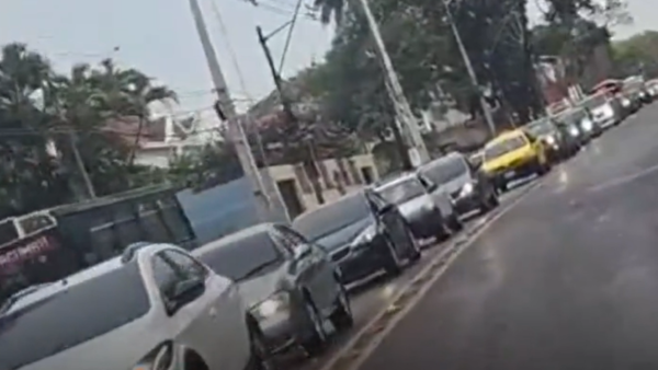 Semáforos sin energía generan caos vehicular en hora pico en Asunción y Central
