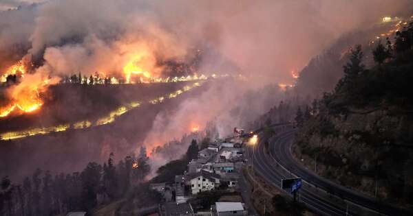 La Nación / Ecuatorianos enfrentan ola de incendios y apagones