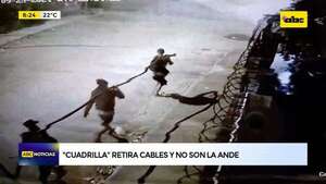 Video: Tres hombres cortaron y llevaron cables de Copaco  - ABC Noticias - ABC Color