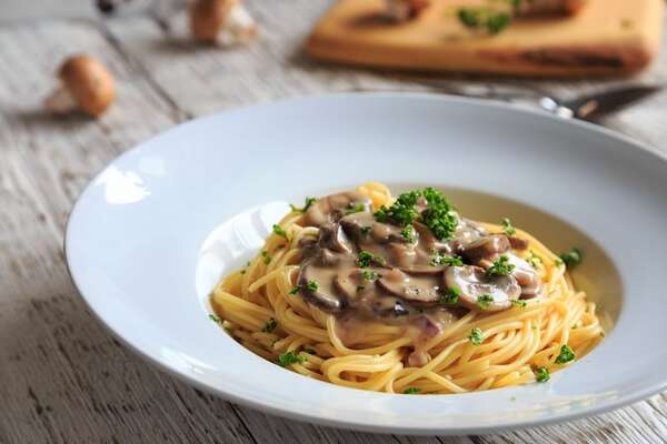 Jueves de pasta: hacé spaguetti con salsa italiana de hongos - Gastronomía - ABC Color