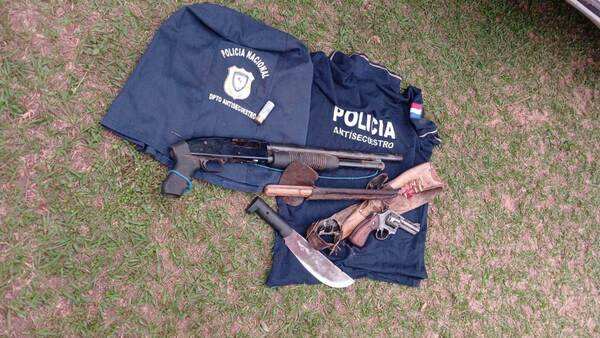 Enfrentamiento entre policías y supuestos delincuentes deja dos heridos en Horqueta