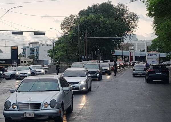 Corte de la ANDE dejó sin energía a semáforos de Recoleta en hora pico, reportó PMT - Nacionales - ABC Color