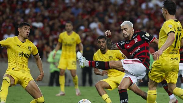 Peñarol va por las semifinales ante un Flamengo decidido a buscar la remontada