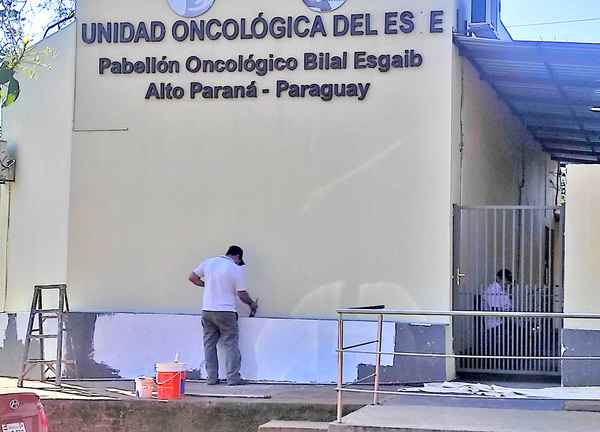 Reparan y pintan el pabellón oncológico del Hospital Regional - La Clave