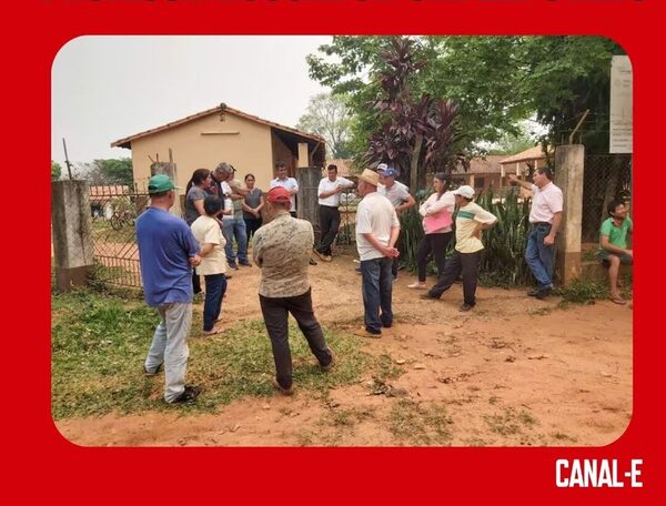 PADRES SE MANIFIESTAN PARA QUE PROFESOR ACOSADOR SEA IMPUTADO