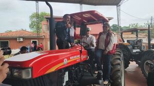 La Municipalidad de Belén recibe tractor agrícola para productores