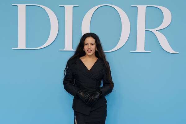 De Rosalía a Natalie Portman, mirá a las diosas invitadas al desfile de Dior en París - Gente - ABC Color
