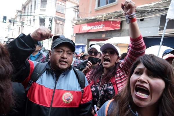 Tensión en Bolivia: miles de seguidores del presidente Luis Arce marcharon en su defensa y en contra de Evo Morales - ADN Digital