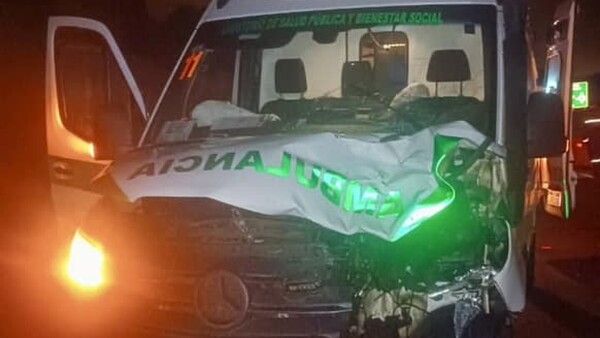 Ambulancia del SEME y un motociclista protagonizan accidente fatal en Caacupé