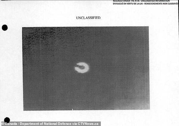 Sale a la luz la imagen de lo que sería un ovni que fue derribado el año pasado en Canadá
